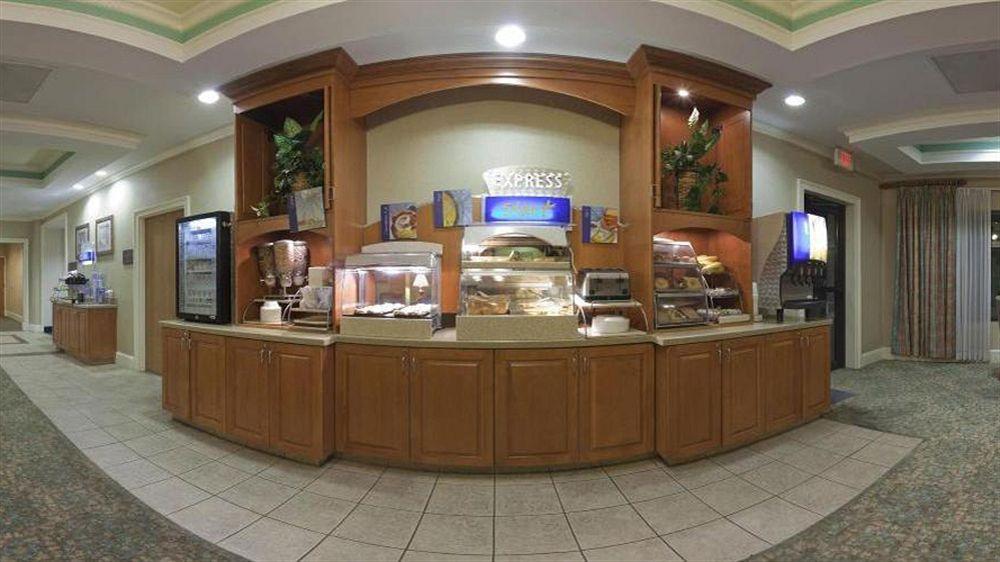 Holiday Inn Express Hotel & Suites Tampa-Anderson Road-Veterans Exp By Ihg West Chase Eksteriør billede