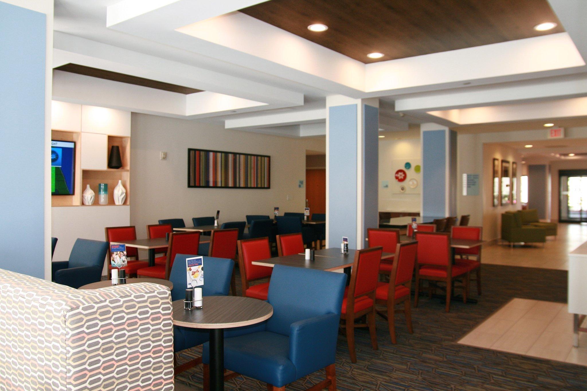 Holiday Inn Express Hotel & Suites Tampa-Anderson Road-Veterans Exp By Ihg West Chase Eksteriør billede