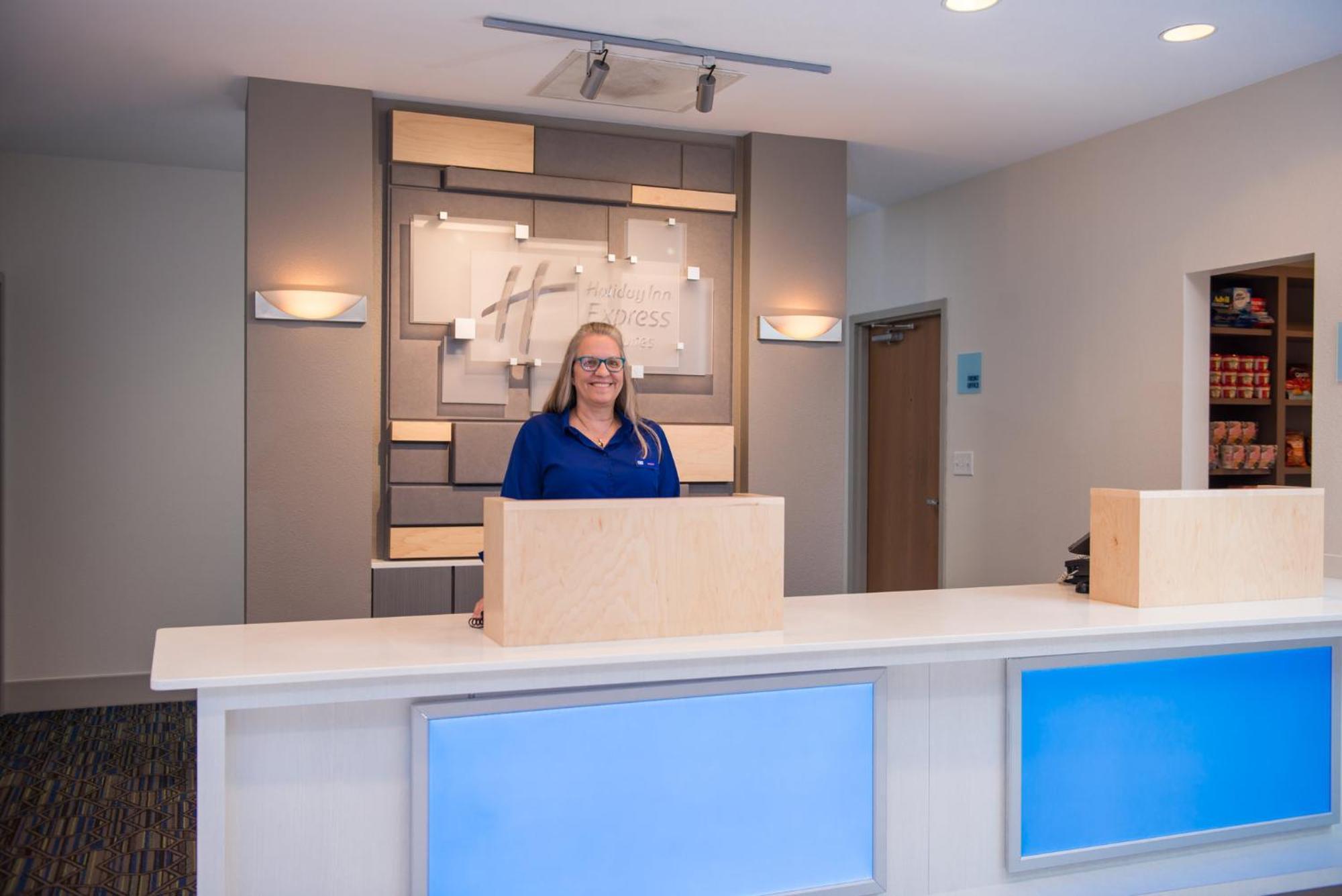 Holiday Inn Express Hotel & Suites Tampa-Anderson Road-Veterans Exp By Ihg West Chase Eksteriør billede
